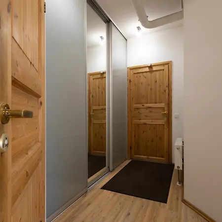 Spacious Jakobi With Free Parking